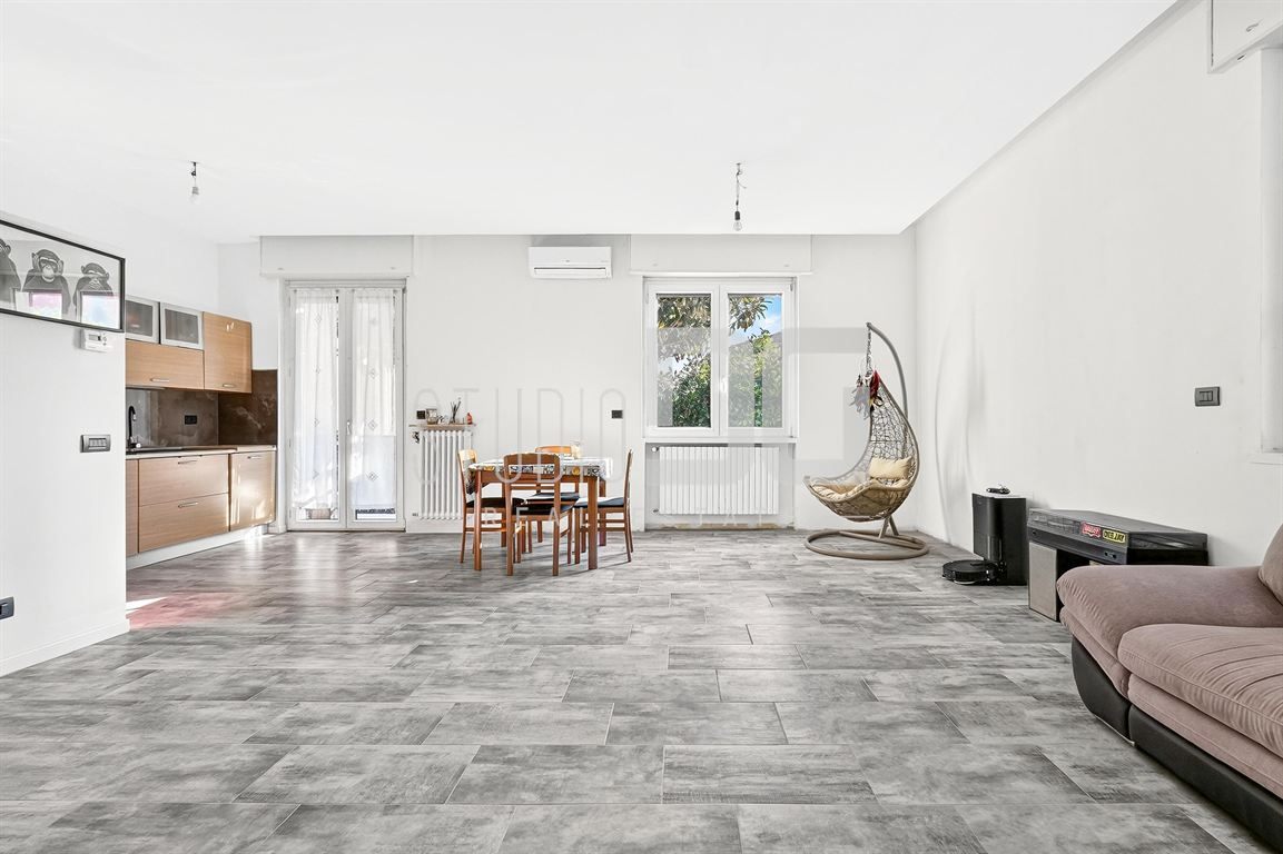 AMPIO TRILOCALE RISTRUTTURATO CON BOX SINGOLO