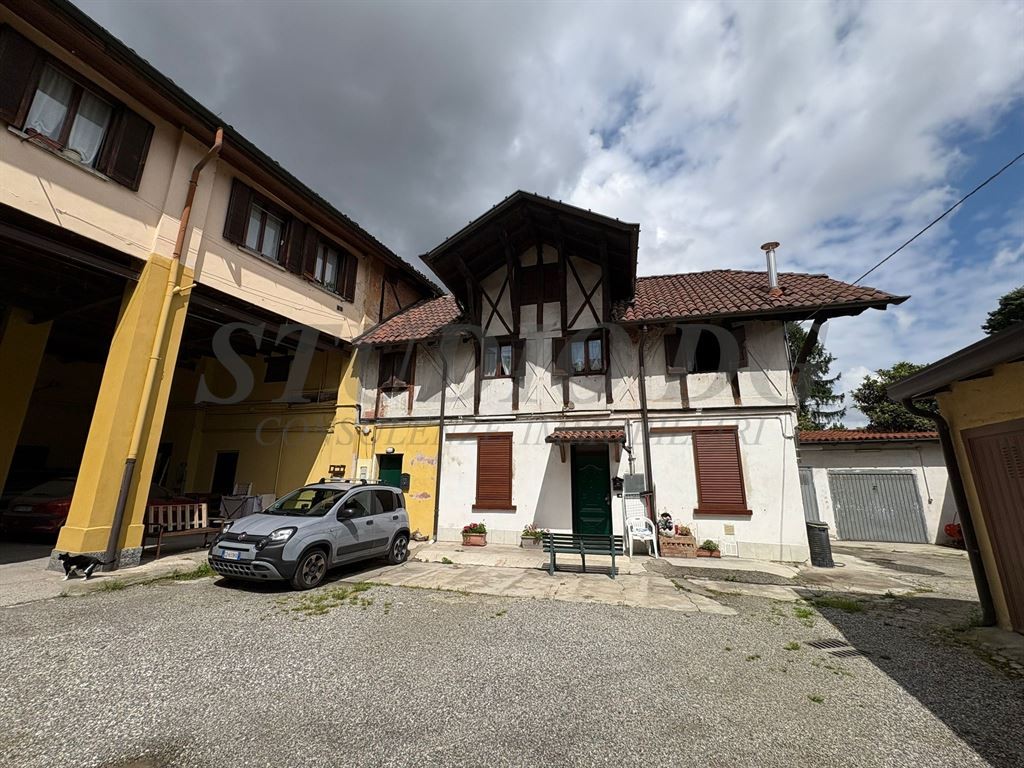 VENDESI TERRACIELO CON AMPIO BOX