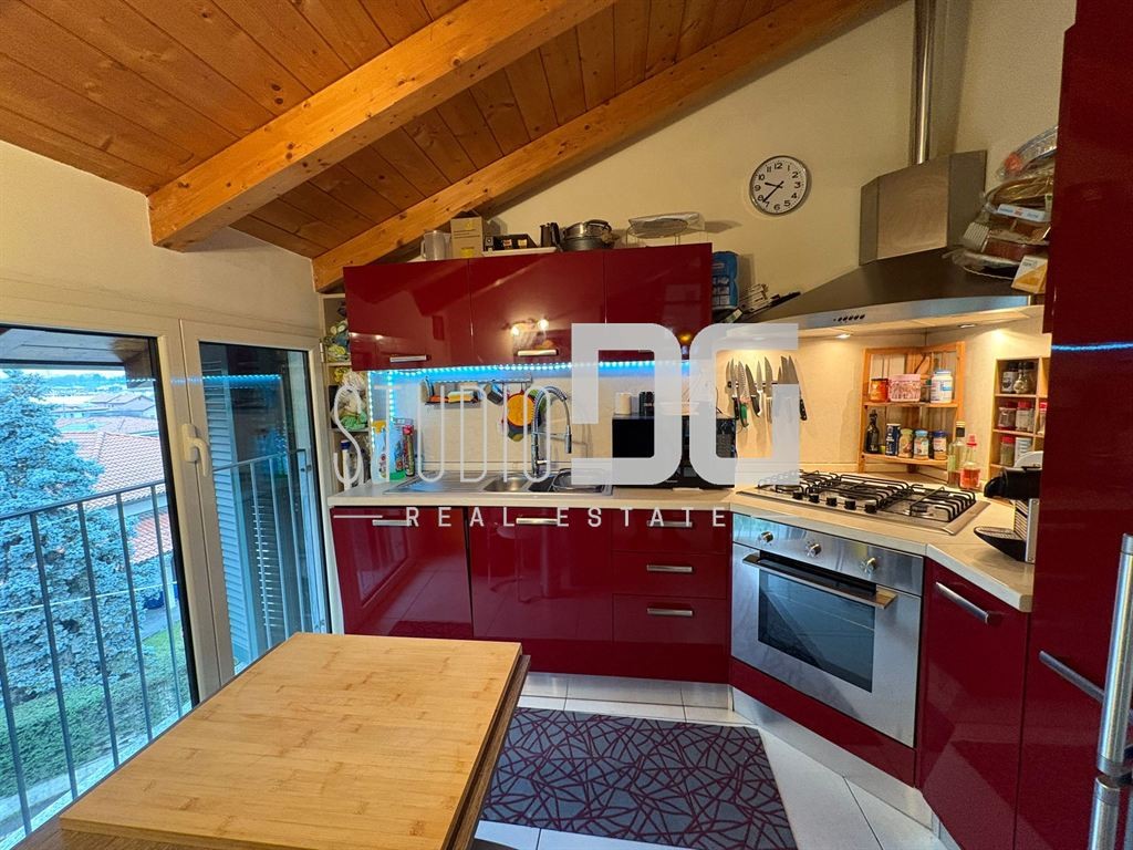 VENDESI ATTICO IN ZONA CENTRO