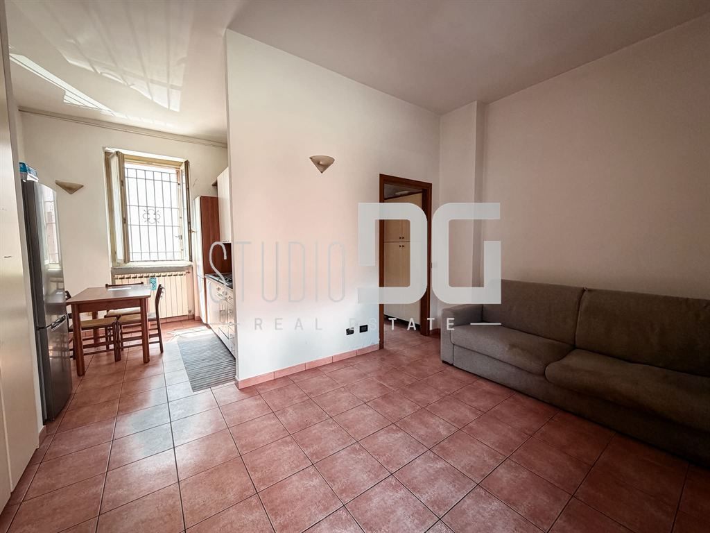 MONOLOCALE IN CORTE SENZA SPESE CONDOMINIALI