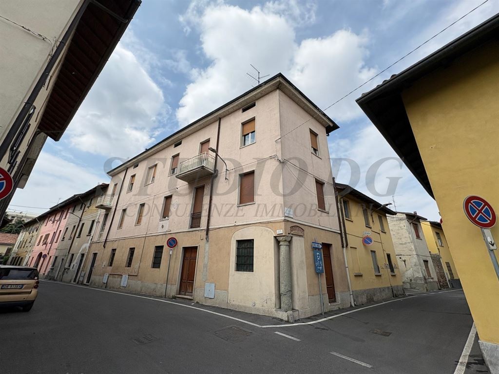 AMPIO QUADRILOCALE SENZA SPESE