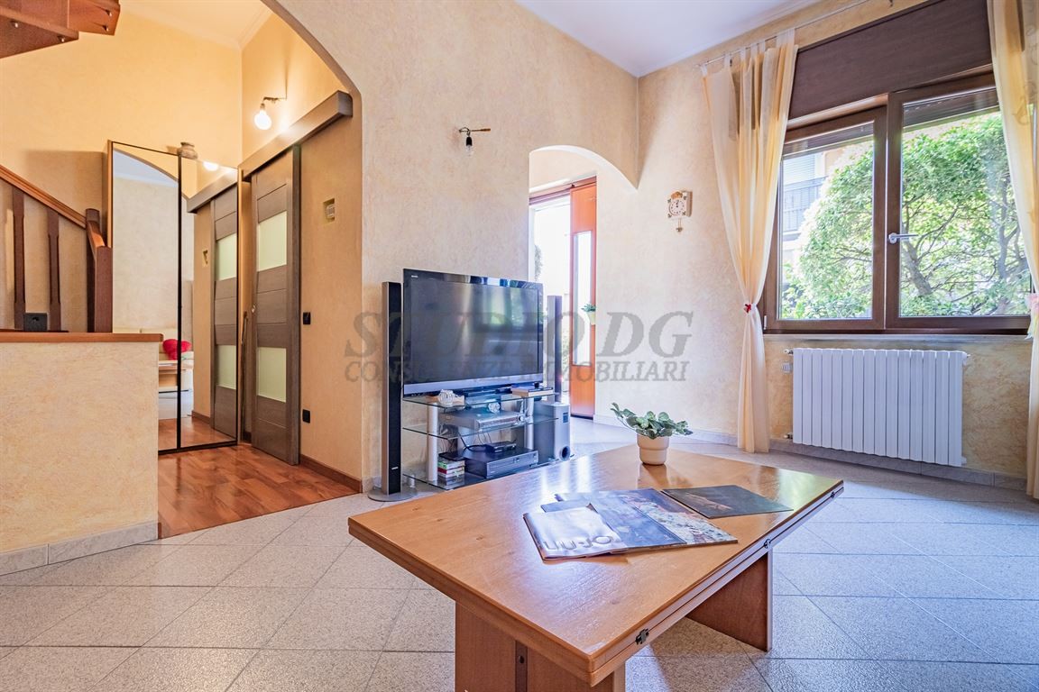 TRILOCALE SEMI INDIPENDENTE IN CORTE SENZA SPESE