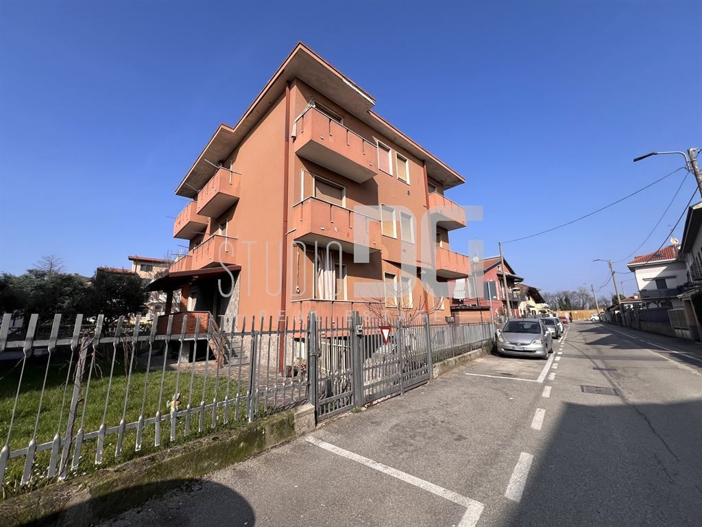 LIMBIATE – VILLAGGIO GIOVI | APPARTAMENTO CON TAVERNA DI 48 MQ E BOX