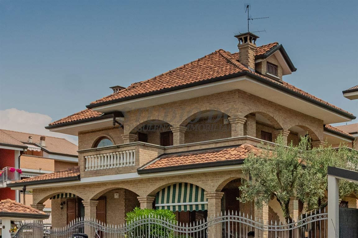 PORZIONE DI BIFAMILIARE AL GREZZO - PERSONALIZZABILE!